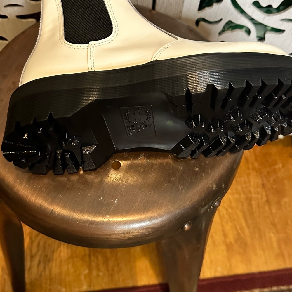 Doc Marten White Quad Chelsea Boot - Picture 5 of 6